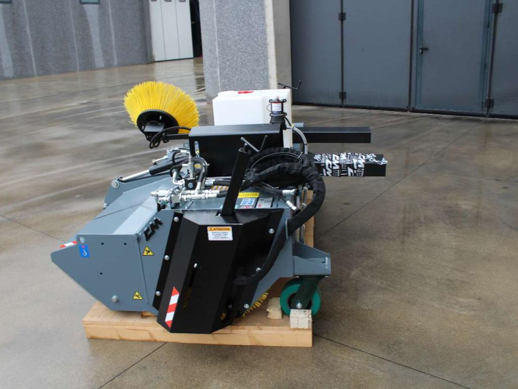 CM Crusher CSI 200 Sweeping Bucket - Broom for Skid steer loader: picture 3 CM Crusher CSI 200 Sweeping Bucket - Broom for Skid steer loader: picture 3