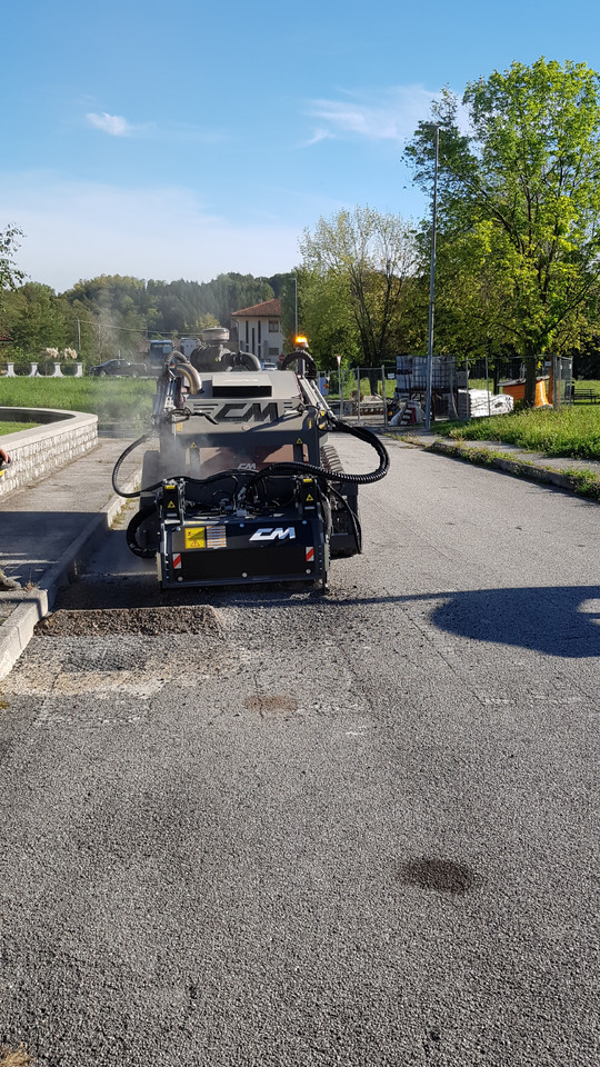 CM Crusher Multisikid RC - Skid steer loader: picture 4 CM Crusher Multisikid RC - Skid steer loader: picture 4