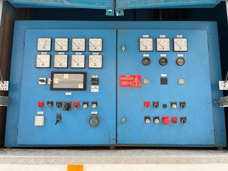 Cummins KTTA 19 G Leroy Somer 450 kVA Supersilent Mobiele generatorset op aanhanger - Generator set: picture 4 Cummins KTTA 19 G Leroy Somer 450 kVA Supersilent Mobiele generatorset op aanhanger - Generator set: picture 4