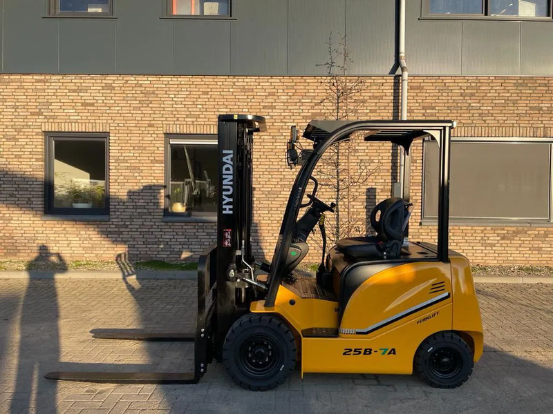 New Electric forklift Hyundai 25B-7A 2.5 ton Triplex Freelift Sideshift Elektra Heftruck Nieuw: picture 17
