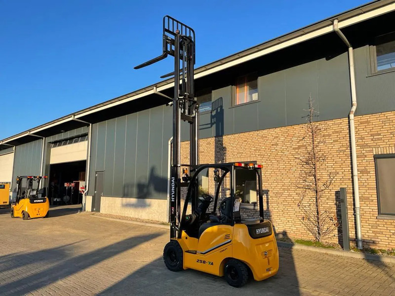 New Electric forklift Hyundai 25B-7A 2.5 ton Triplex Freelift Sideshift Elektra Heftruck Nieuw: picture 11