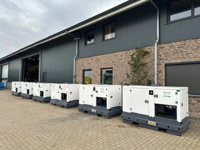 Iveco FPT F32 AM1A Leroy Somer 32 kVA Silent generatorset 21 hours ! - Generator set: picture 5 Iveco FPT F32 AM1A Leroy Somer 32 kVA Silent generatorset 21 hours ! - Generator set: picture 5
