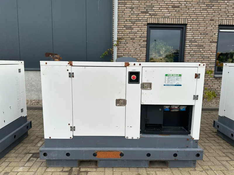 Iveco FPT F32 AM1A Leroy Somer 32 kVA silent generatorset 29 hours ! - Generator set: picture 1 Iveco FPT F32 AM1A Leroy Somer 32 kVA silent generatorset 29 hours ! - Generator set: picture 1