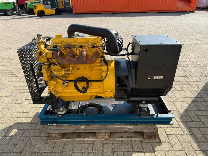 John Deere 4039 DF 008 Stamford 42.5 kVA generatorset - Generator set: picture 2 John Deere 4039 DF 008 Stamford 42.5 kVA generatorset - Generator set: picture 2