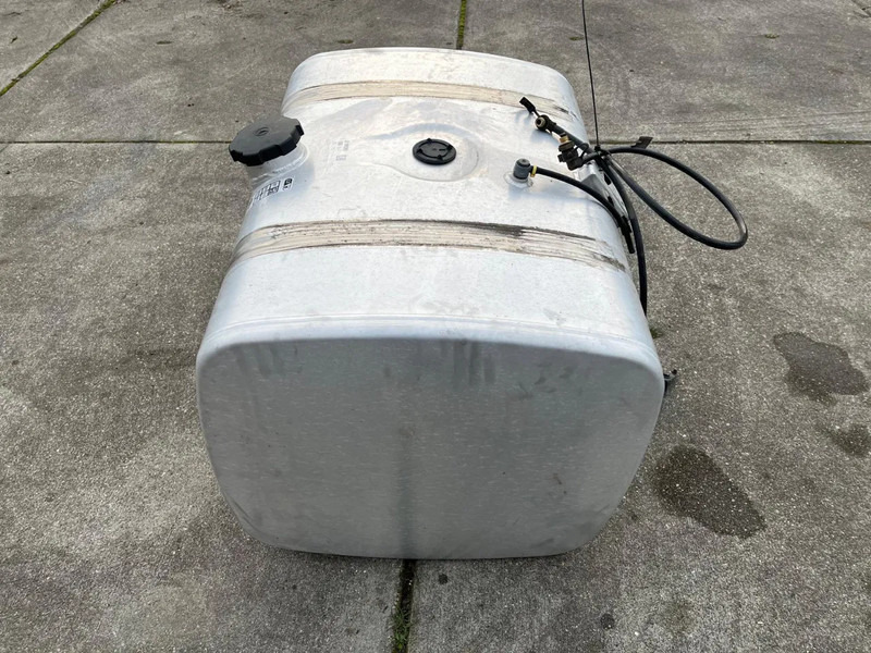 DAF Brandstoftank 335L 2198080 - Fuel tank: picture 2 DAF Brandstoftank 335L 2198080 - Fuel tank: picture 2