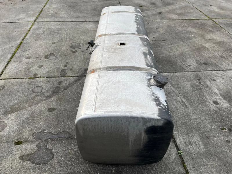 DAF Brandstoftank Diesel 870L 1681830 - Fuel tank: picture 2 DAF Brandstoftank Diesel 870L 1681830 - Fuel tank: picture 2