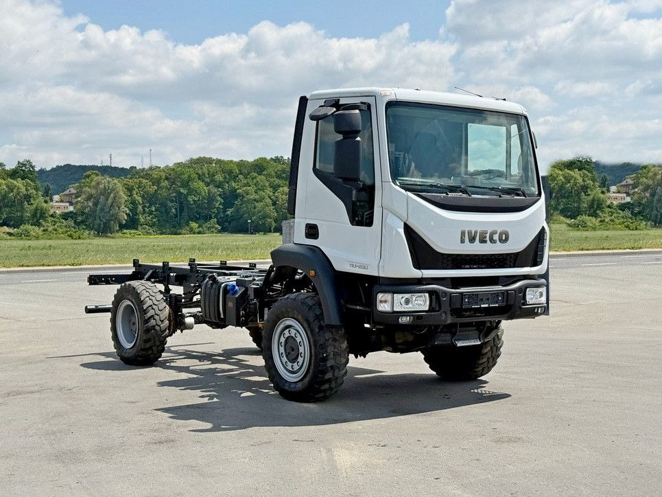 Iveco EUROCARGO 110-250* PLATFORM 4,60 m* 4x4 - Cab chassis truck: picture 2 Iveco EUROCARGO 110-250* PLATFORM 4,60 m* 4x4 - Cab chassis truck: picture 2