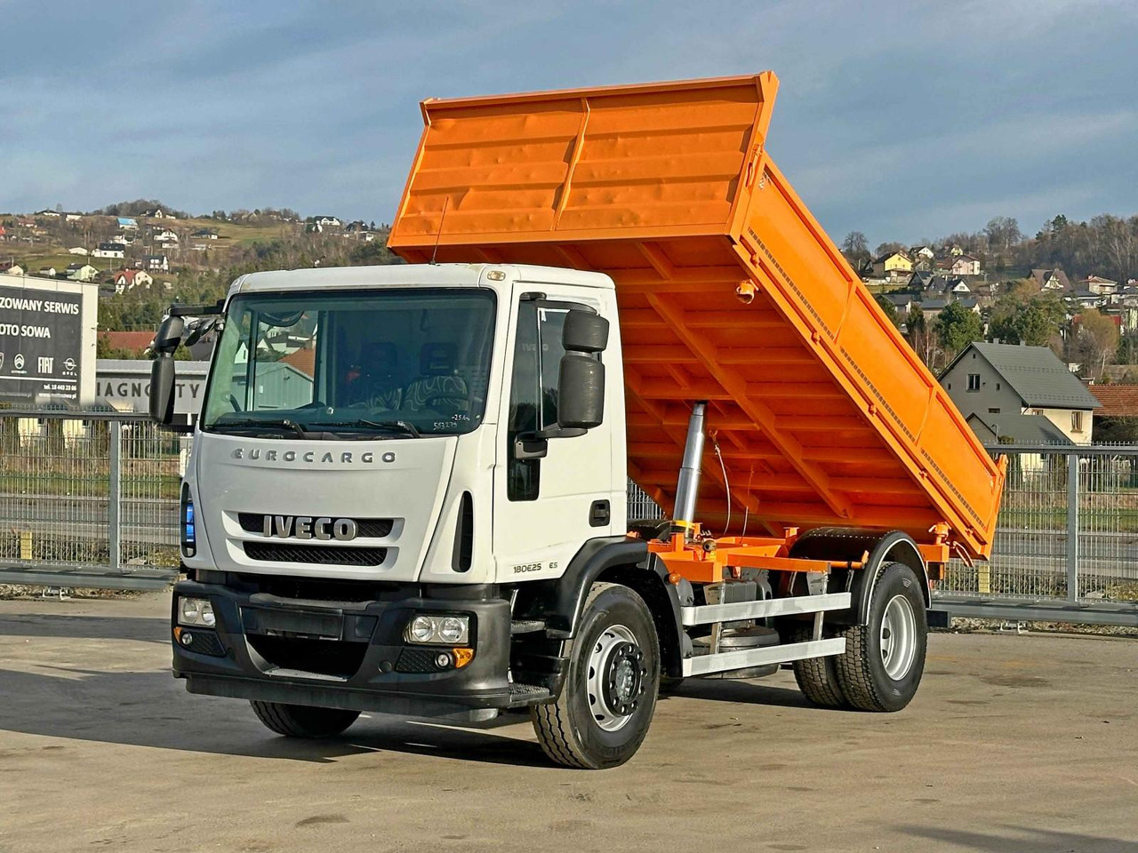 Iveco EUROCARGO 180E25* KIPPER 4,60 m* TOPZUSTAND Iveco EUROCARGO 180E25* KIPPER 4,60 m* TOPZUSTAND - Tipper, Crane truck: picture 2 Iveco EUROCARGO 180E25* KIPPER 4,60 m* TOPZUSTAND Iveco EUROCARGO 180E25* KIPPER 4,60 m* TOPZUSTAND - Tipper, Crane truck: picture 2