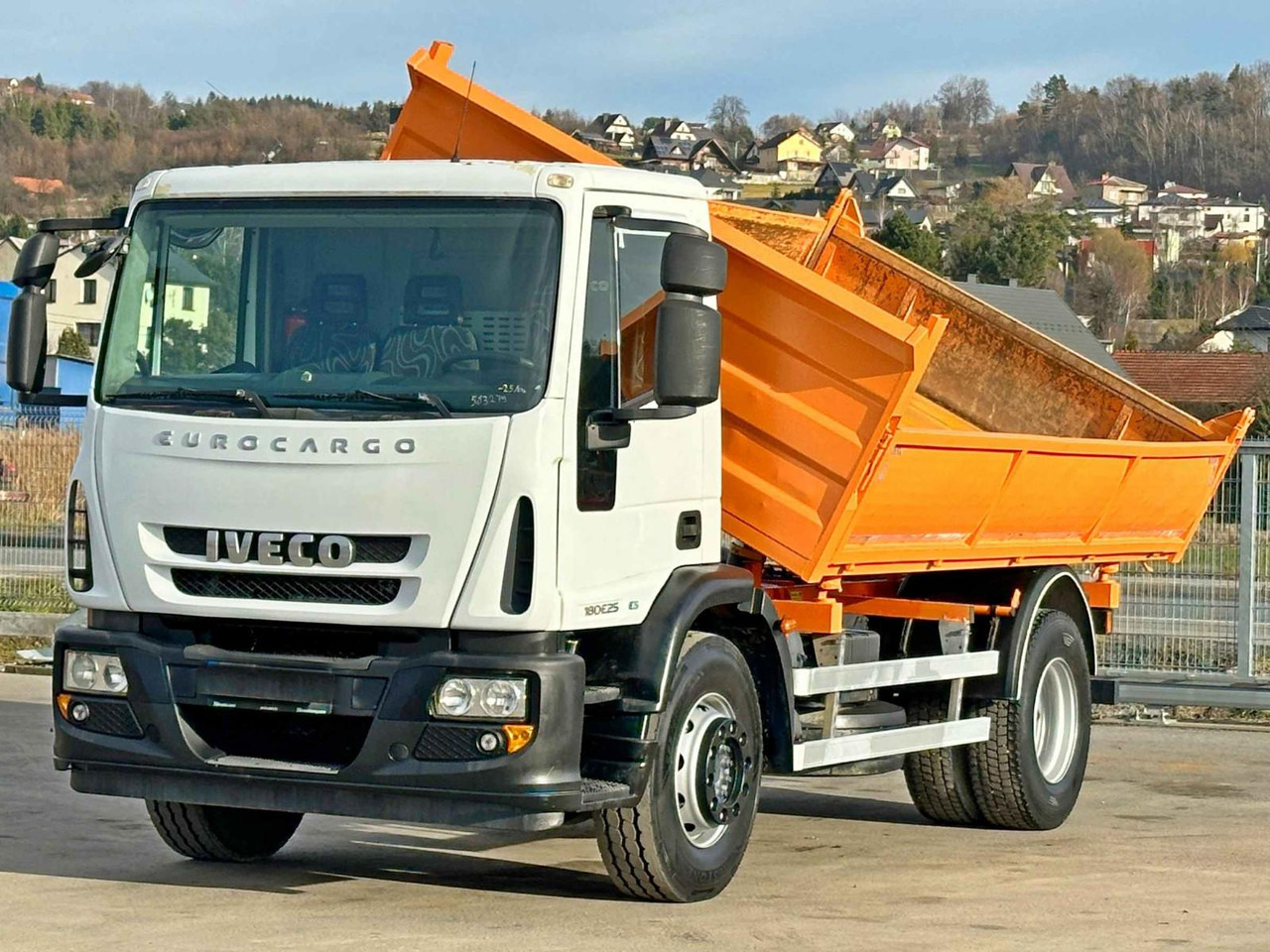 Iveco EUROCARGO 180E25* KIPPER 4,60 m* TOPZUSTAND Iveco EUROCARGO 180E25* KIPPER 4,60 m* TOPZUSTAND - Tipper, Crane truck: picture 3 Iveco EUROCARGO 180E25* KIPPER 4,60 m* TOPZUSTAND Iveco EUROCARGO 180E25* KIPPER 4,60 m* TOPZUSTAND - Tipper, Crane truck: picture 3