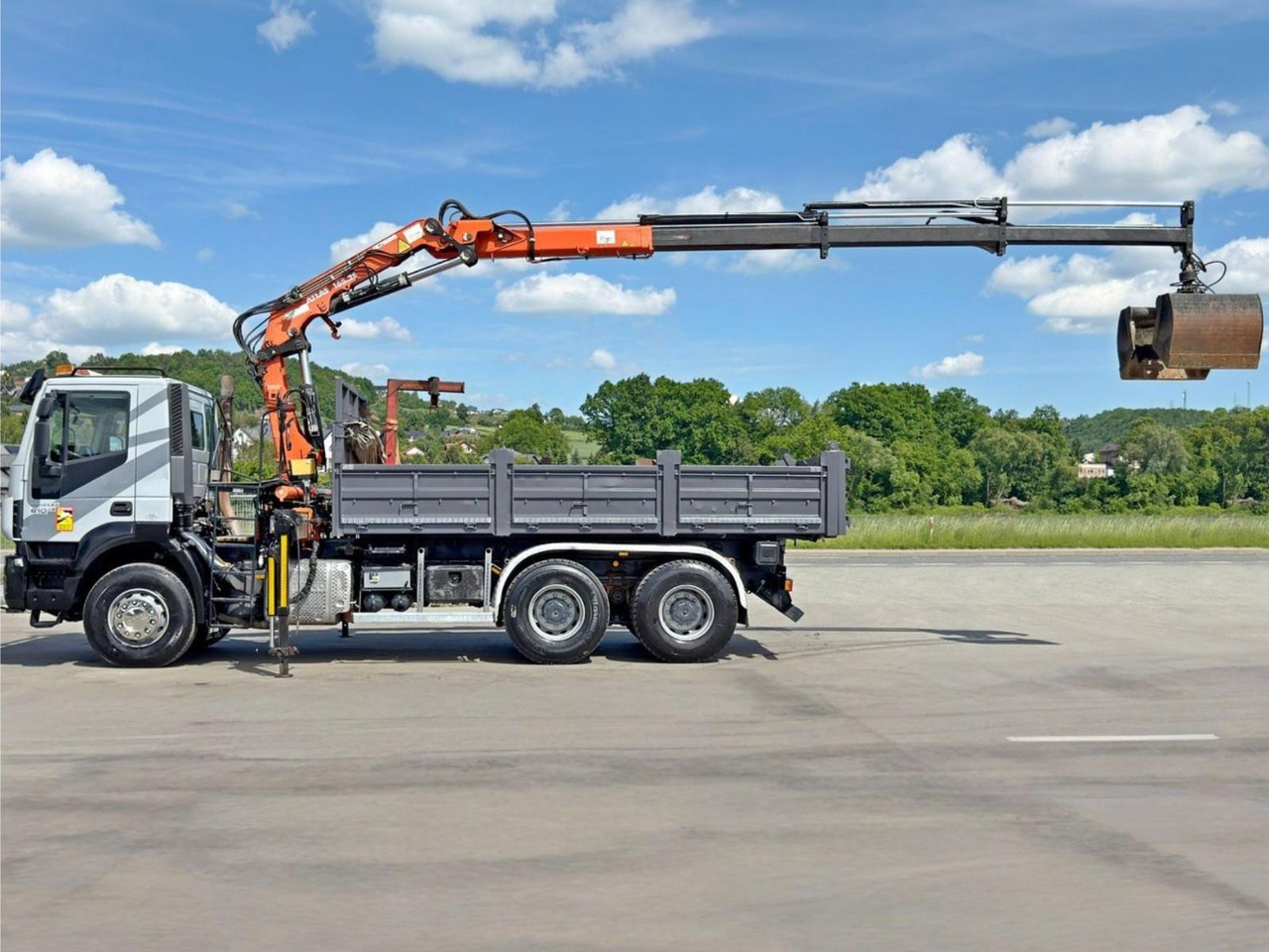 Iveco TRAKKER 410*Kipper 5,20m*ATLAS 165.2E * FUNK/6x4 Iveco TRAKKER 410*Kipper 5,20m*ATLAS 165.2E * FUNK/6x4 - Tipper, Crane truck: picture 5 Iveco TRAKKER 410*Kipper 5,20m*ATLAS 165.2E * FUNK/6x4 Iveco TRAKKER 410*Kipper 5,20m*ATLAS 165.2E * FUNK/6x4 - Tipper, Crane truck: picture 5