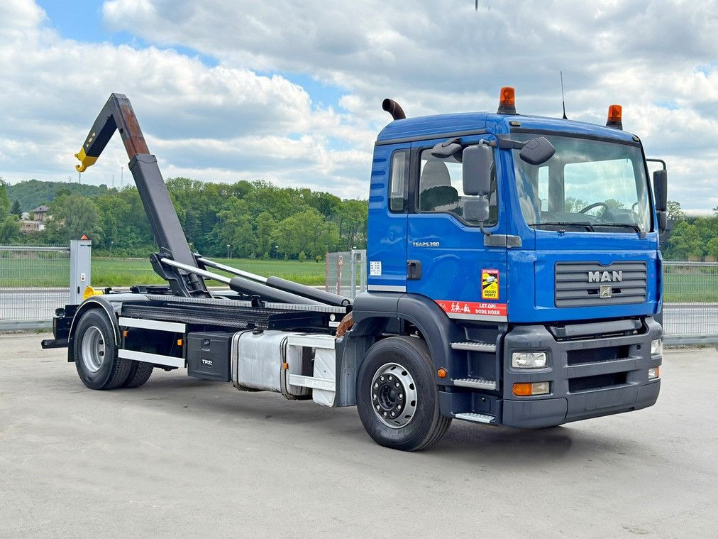 MAN TGA 18.310 Abrollkipper * Top Zustand! MAN TGA 18.310 Abrollkipper * Top Zustand! - Hook lift truck: picture 1 MAN TGA 18.310 Abrollkipper * Top Zustand! MAN TGA 18.310 Abrollkipper * Top Zustand! - Hook lift truck: picture 1