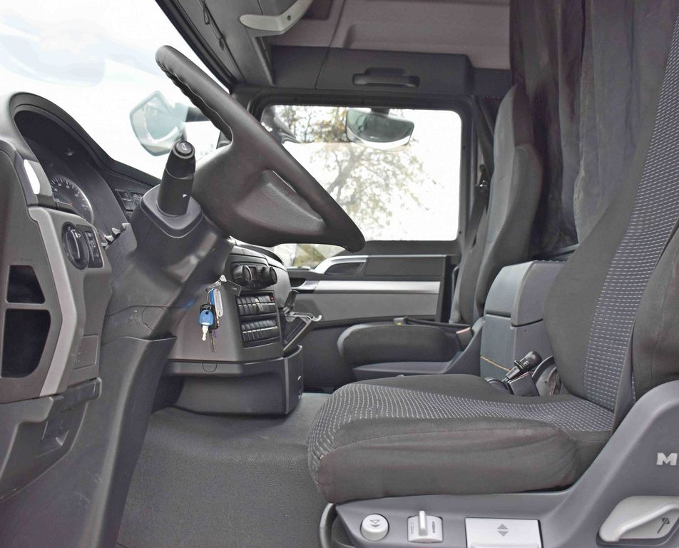Interior photo 1: MAN TGS 26.440 * PRITSCHE 6,90 m + PK 16001 - K MAN TGS 26.440 * PRITSCHE 6,90 m + PK 16001 - K leasing MAN TGS 26.440 * PRITSCHE 6,90 m + PK 16001 - K MAN TGS 26.440 * PRITSCHE 6,90 m + PK 16001 - K Interior photo 1: MAN TGS 26.440 * PRITSCHE 6,90 m + PK 16001 - K MAN TGS 26.440 * PRITSCHE 6,90 m + PK 16001 - K leasing MAN TGS 26.440 * PRITSCHE 6,90 m + PK 16001 - K MAN TGS 26.440 * PRITSCHE 6,90 m + PK 16001 - K