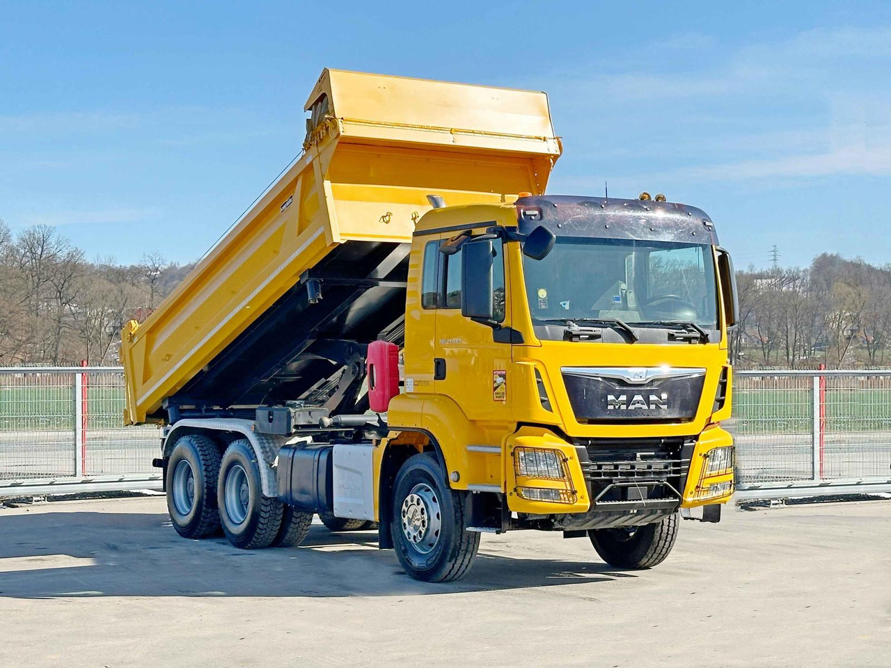 MAN TGS 33.440 * KIPPER 5,20 m + BORDMATIC * 6x4 - Tipper, Crane truck: picture 1 MAN TGS 33.440 * KIPPER 5,20 m + BORDMATIC * 6x4 - Tipper, Crane truck: picture 1