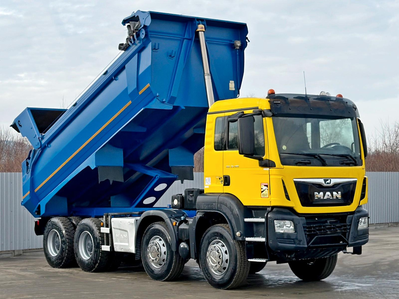 MAN TGS 35.420 KIPPER * 8x4 * TOPZUSTAND - Tipper: picture 3 MAN TGS 35.420 KIPPER * 8x4 * TOPZUSTAND - Tipper: picture 3