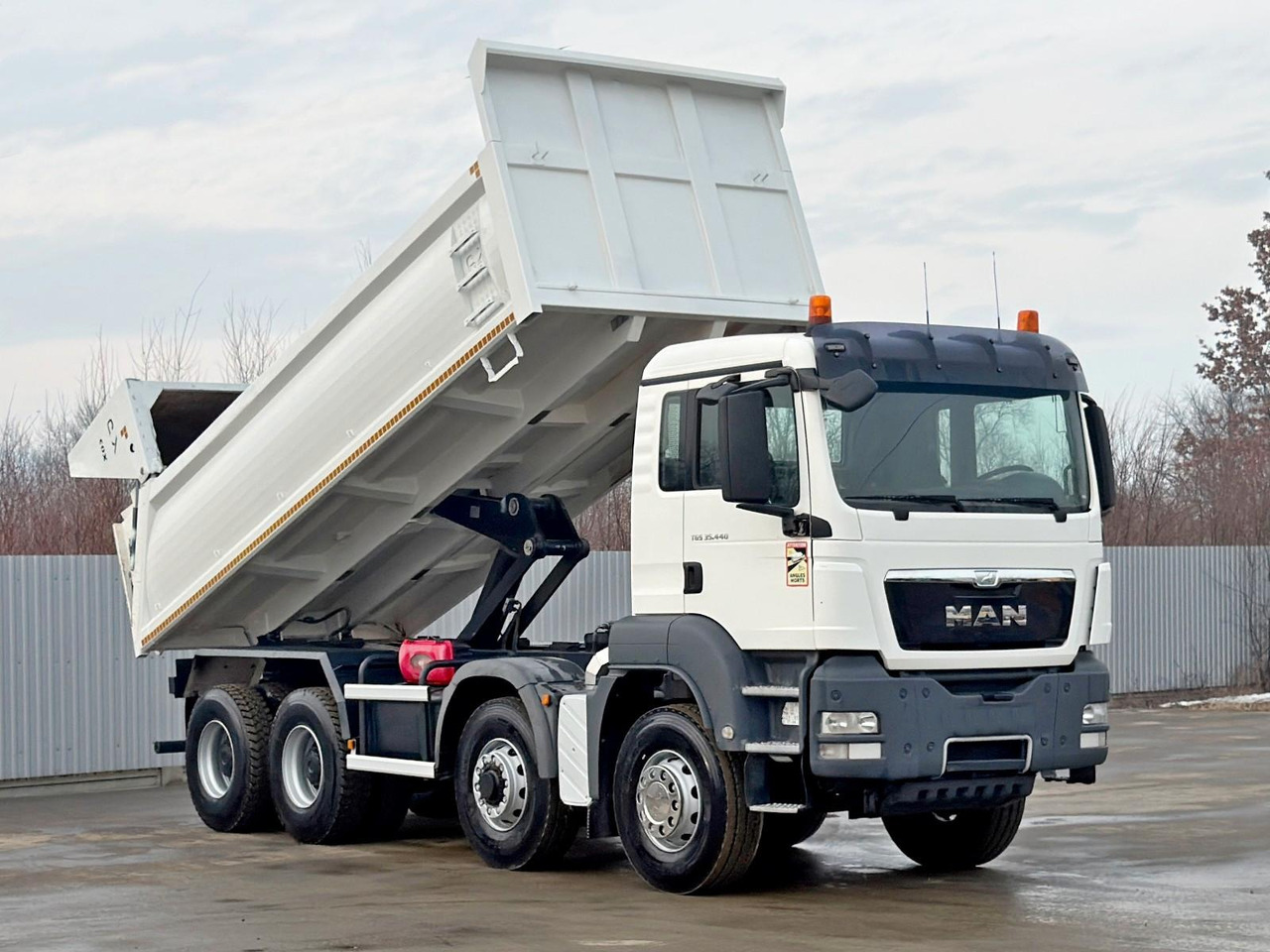 MAN TGS 35.440 KIPPER * 8x6 * TOPZUSTAND - Tipper: picture 3 MAN TGS 35.440 KIPPER * 8x6 * TOPZUSTAND - Tipper: picture 3