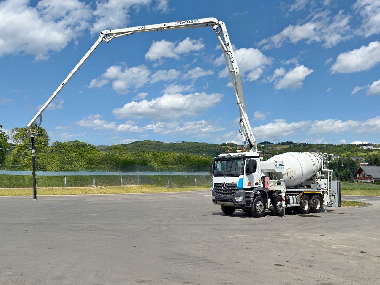 Mercedes-Benz AROCS 3743 * Betonpumpe + FUNK * 8x4 * TOP - Concrete pump truck: picture 4 Mercedes-Benz AROCS 3743 * Betonpumpe + FUNK * 8x4 * TOP - Concrete pump truck: picture 4