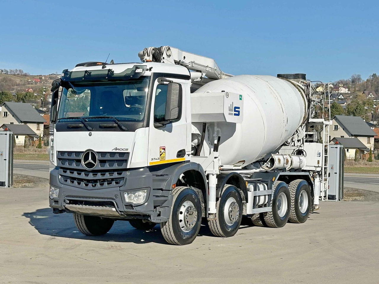 Mercedes-Benz AROCS 3743 * Betonpumpe + FUNK * 8x4 * TOP - Mixer pump truck: picture 2 Mercedes-Benz AROCS 3743 * Betonpumpe + FUNK * 8x4 * TOP - Mixer pump truck: picture 2