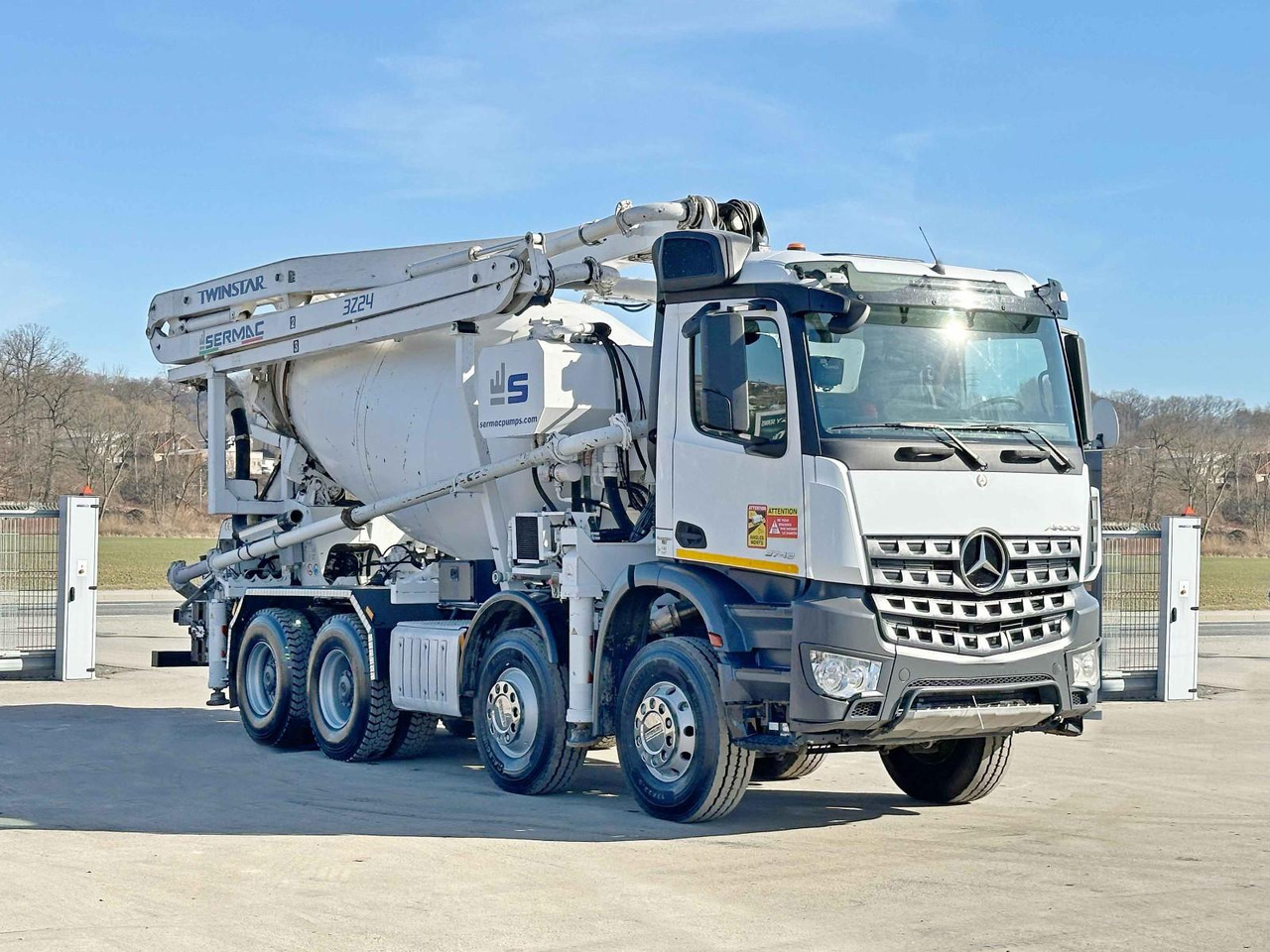 Mercedes-Benz AROCS 3743 * Betonpumpe + FUNK * 8x4 * TOP - Mixer pump truck: picture 1 Mercedes-Benz AROCS 3743 * Betonpumpe + FUNK * 8x4 * TOP - Mixer pump truck: picture 1