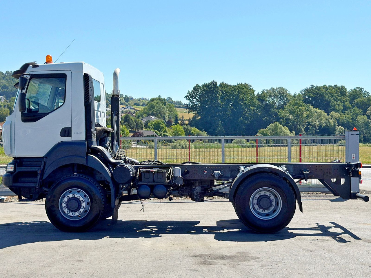 Renault KERAX 370 * FAHRGESTELL 4,55 m / 4x4*TOPZUSTAND - Cab chassis truck: picture 3 Renault KERAX 370 * FAHRGESTELL 4,55 m / 4x4*TOPZUSTAND - Cab chassis truck: picture 3