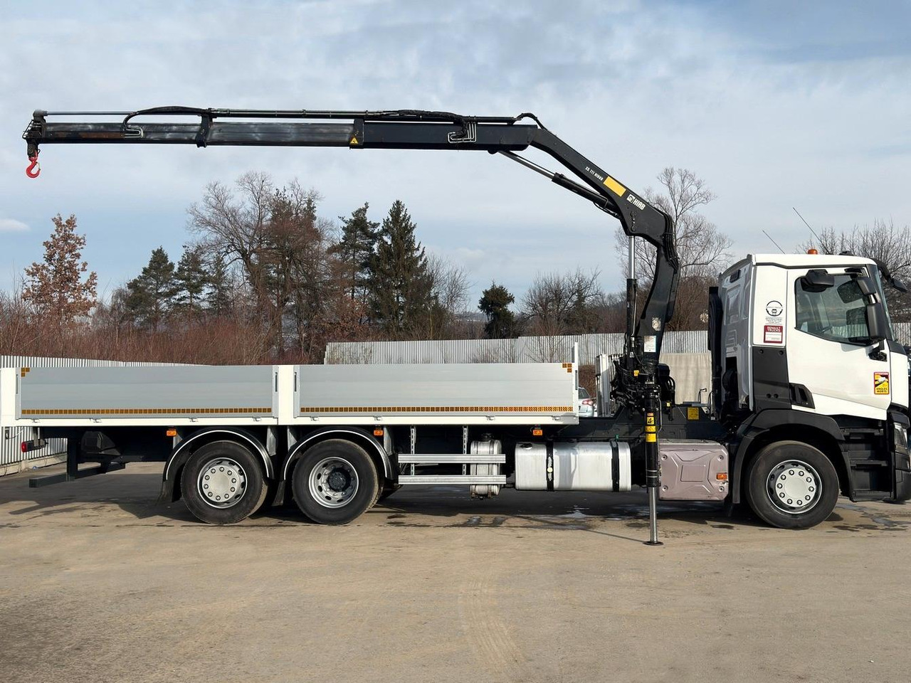 Renault T 380 * HIAB 111 B - 2 HIDUO + FUNK / 6x2! - Crane truck, Dropside/ Flatbed truck: picture 5 Renault T 380 * HIAB 111 B - 2 HIDUO + FUNK / 6x2! - Crane truck, Dropside/ Flatbed truck: picture 5