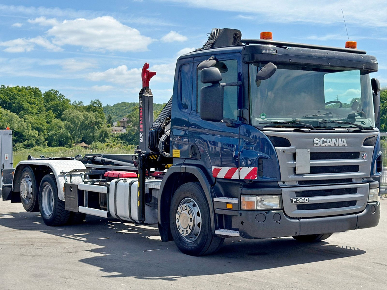 Scania P 360 * ABROLLKIPPER * HIAB 111 BS -2 HIDUO/FUNK - Hook lift truck, Crane truck: picture 3 Scania P 360 * ABROLLKIPPER * HIAB 111 BS -2 HIDUO/FUNK - Hook lift truck, Crane truck: picture 3