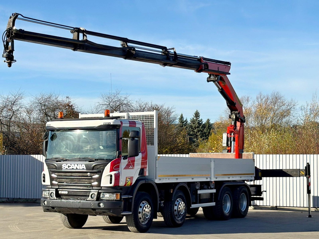Scania P 450* PRITSCHE 6,90m * PK 23002- SH C FUNK *8x4 - Crane truck: picture 2 Scania P 450* PRITSCHE 6,90m * PK 23002- SH C FUNK *8x4 - Crane truck: picture 2