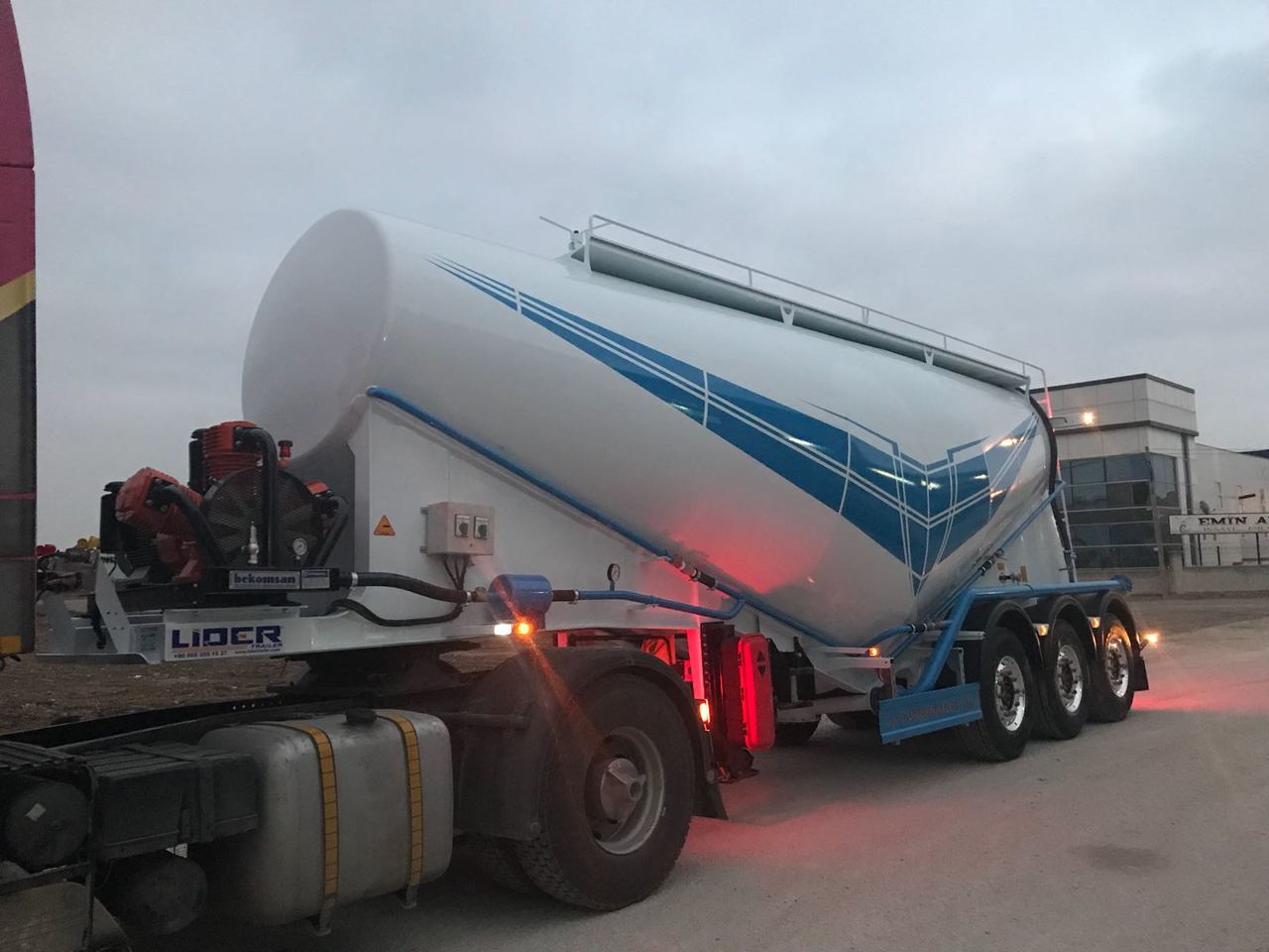 New Tanker semi-trailer for transportation of cement LIDER 2024 MODEL NEW CEMENT TANKER: picture 8