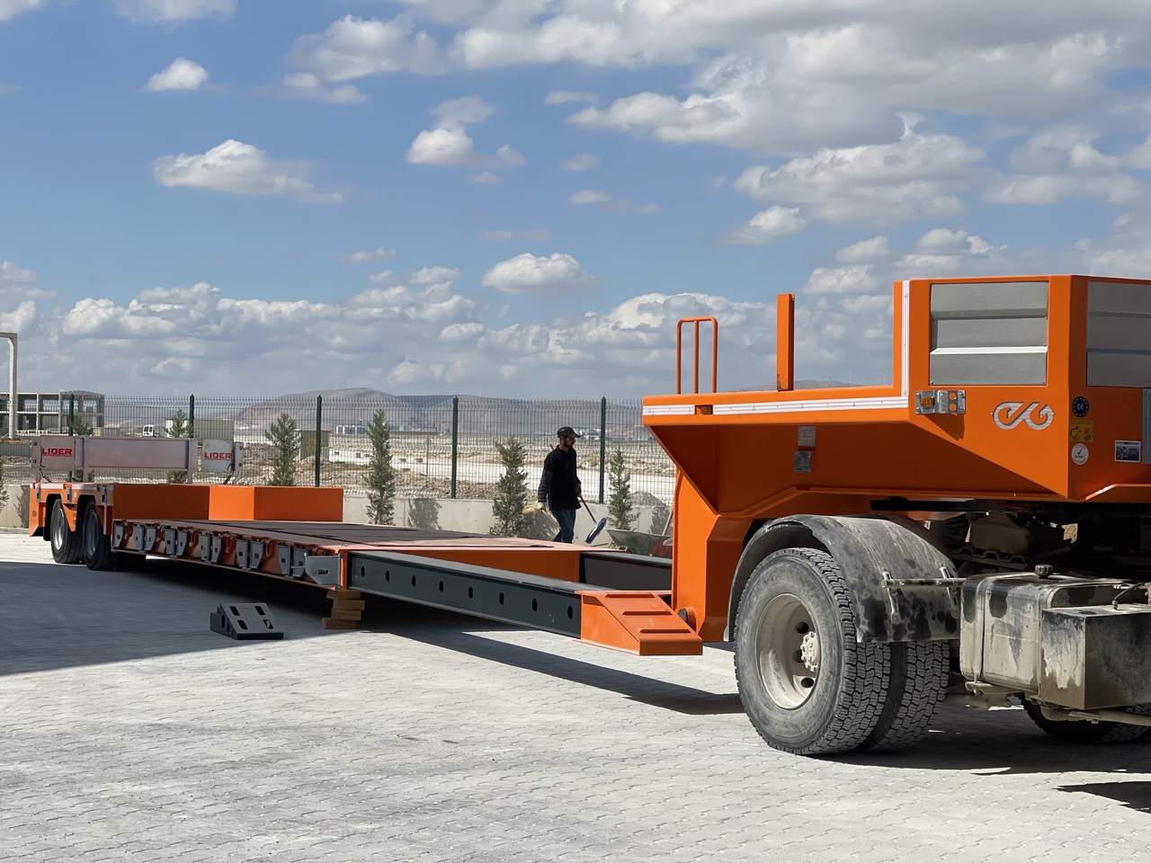 LIDER 2025 MODEL NEW LOWBOY TRAILER FROM MANUFACTURER - Low loader semi-trailer: picture 3 LIDER 2025 MODEL NEW LOWBOY TRAILER FROM MANUFACTURER - Low loader semi-trailer: picture 3