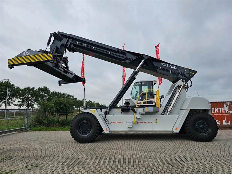KONECRANES LIFTACE 4532 TCE5 - Reach stacker: picture 2 KONECRANES LIFTACE 4532 TCE5 - Reach stacker: picture 2