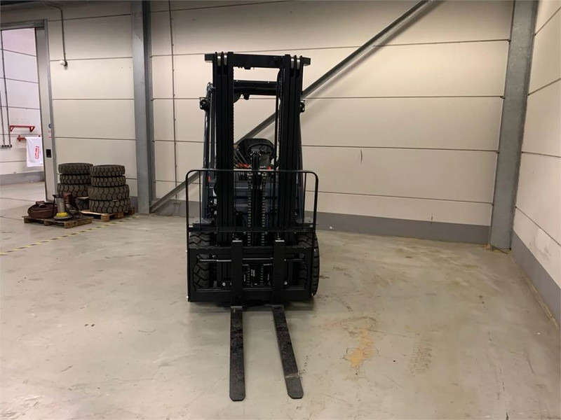 Toyota 02-8FGF30 - LPG forklift: picture 1 Toyota 02-8FGF30 - LPG forklift: picture 1