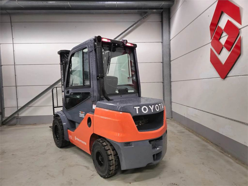 Toyota 52-8FDJF35 - Diesel forklift: picture 4 Toyota 52-8FDJF35 - Diesel forklift: picture 4