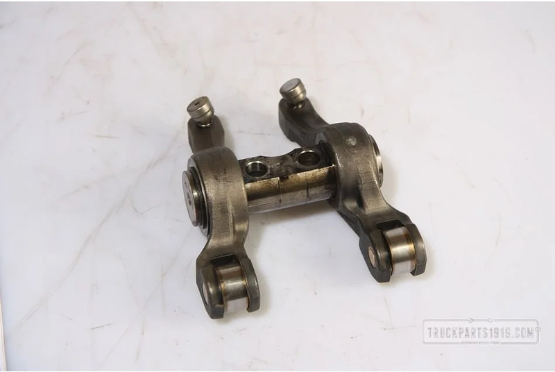 MAN Engines & Parts D2066 Tuimelaarset Used - Cylinder head for Truck: picture 1 MAN Engines & Parts D2066 Tuimelaarset Used - Cylinder head for Truck: picture 1