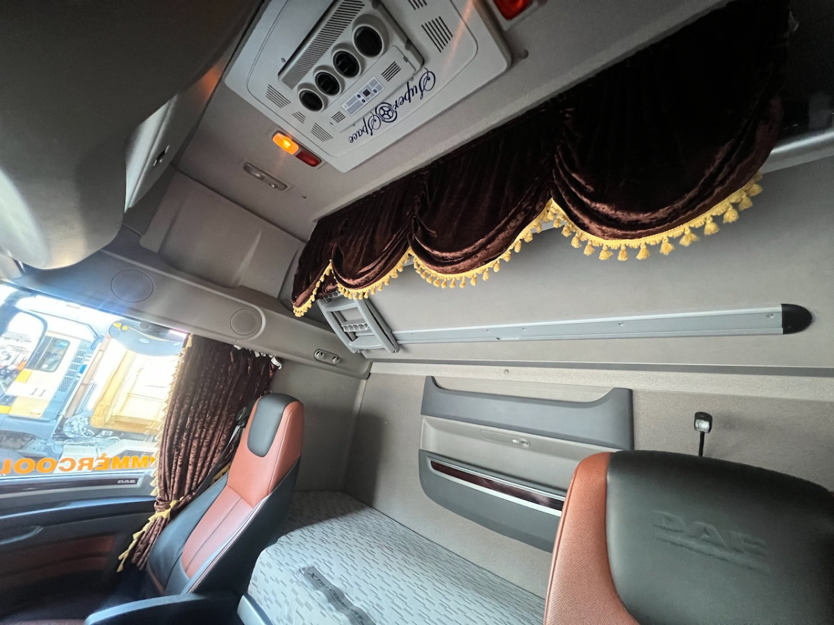 Curtain side truck DAF XF 510 Jumbo: picture 9