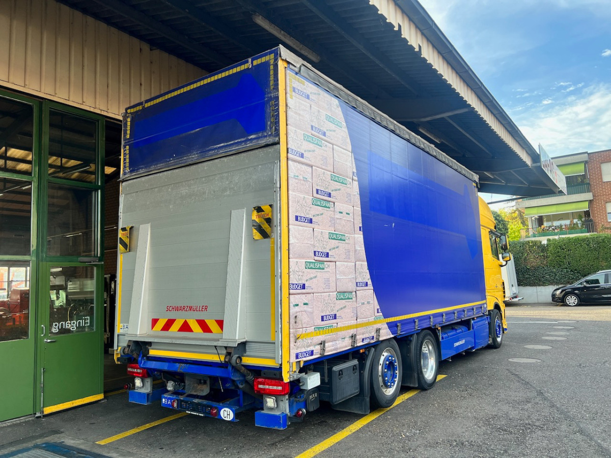 DAF XF 510 Jumbo - Curtain side truck: picture 4 DAF XF 510 Jumbo - Curtain side truck: picture 4