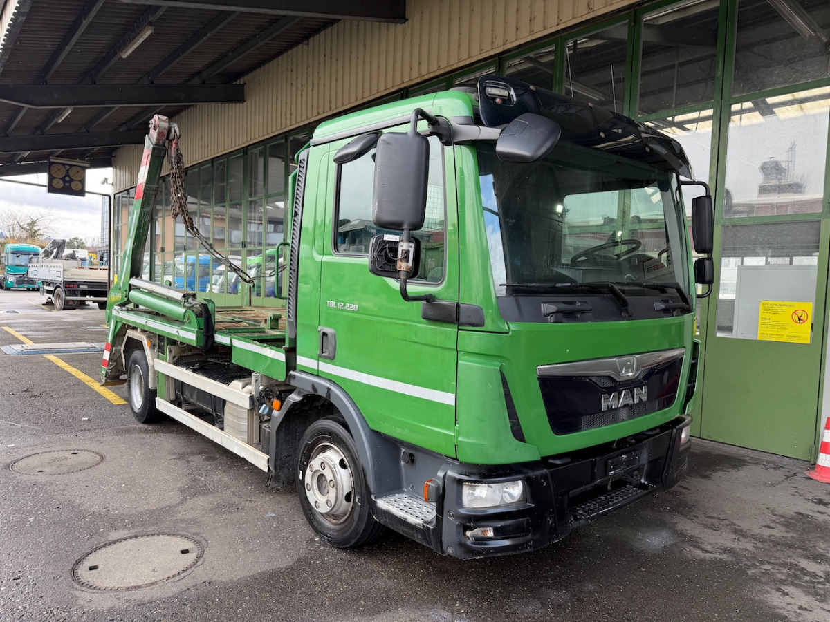 MAN TGL 12.220 - Skip loader truck: picture 1 MAN TGL 12.220 - Skip loader truck: picture 1