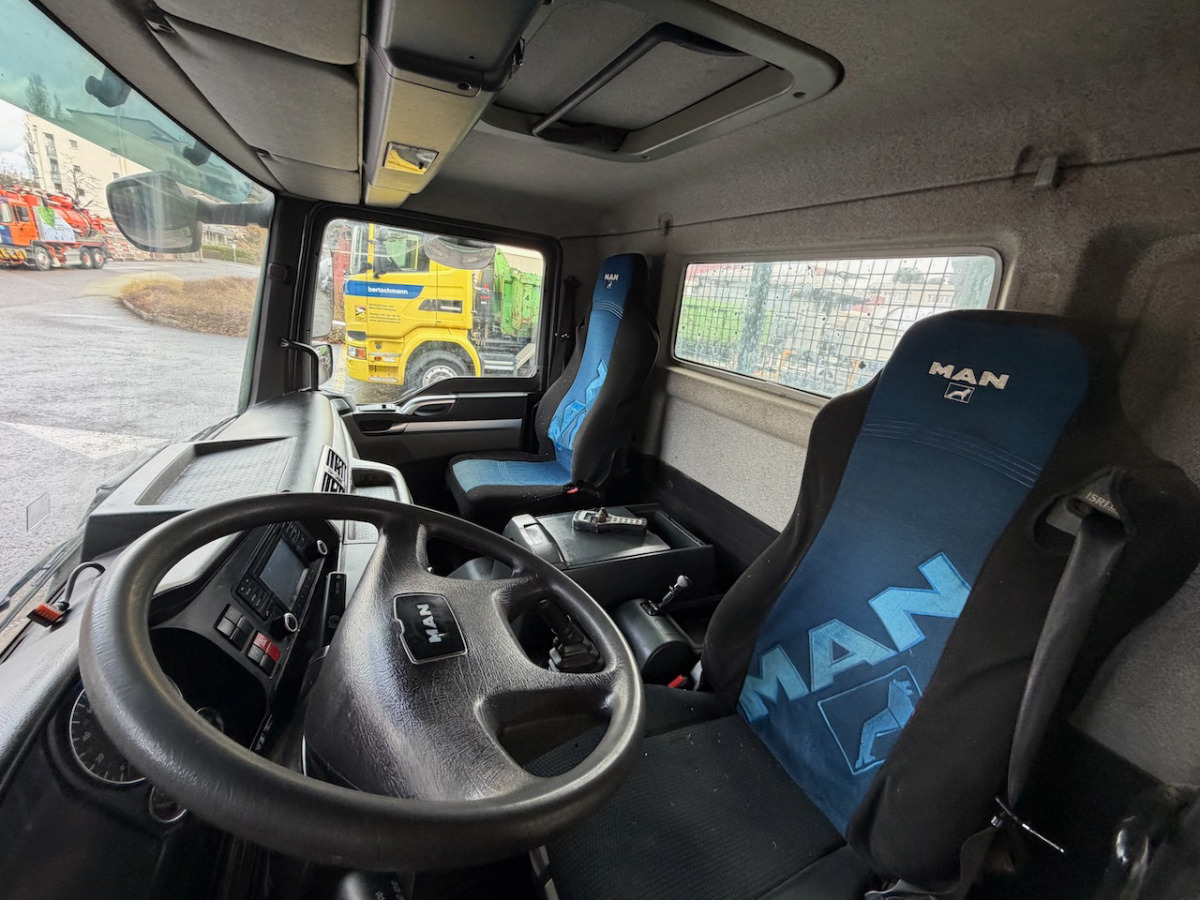 MAN TGL 12.220 - Skip loader truck: picture 4 MAN TGL 12.220 - Skip loader truck: picture 4