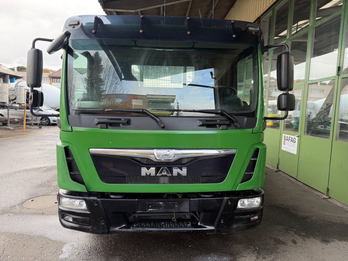 MAN TGL 12.220 - Skip loader truck: picture 3 MAN TGL 12.220 - Skip loader truck: picture 3