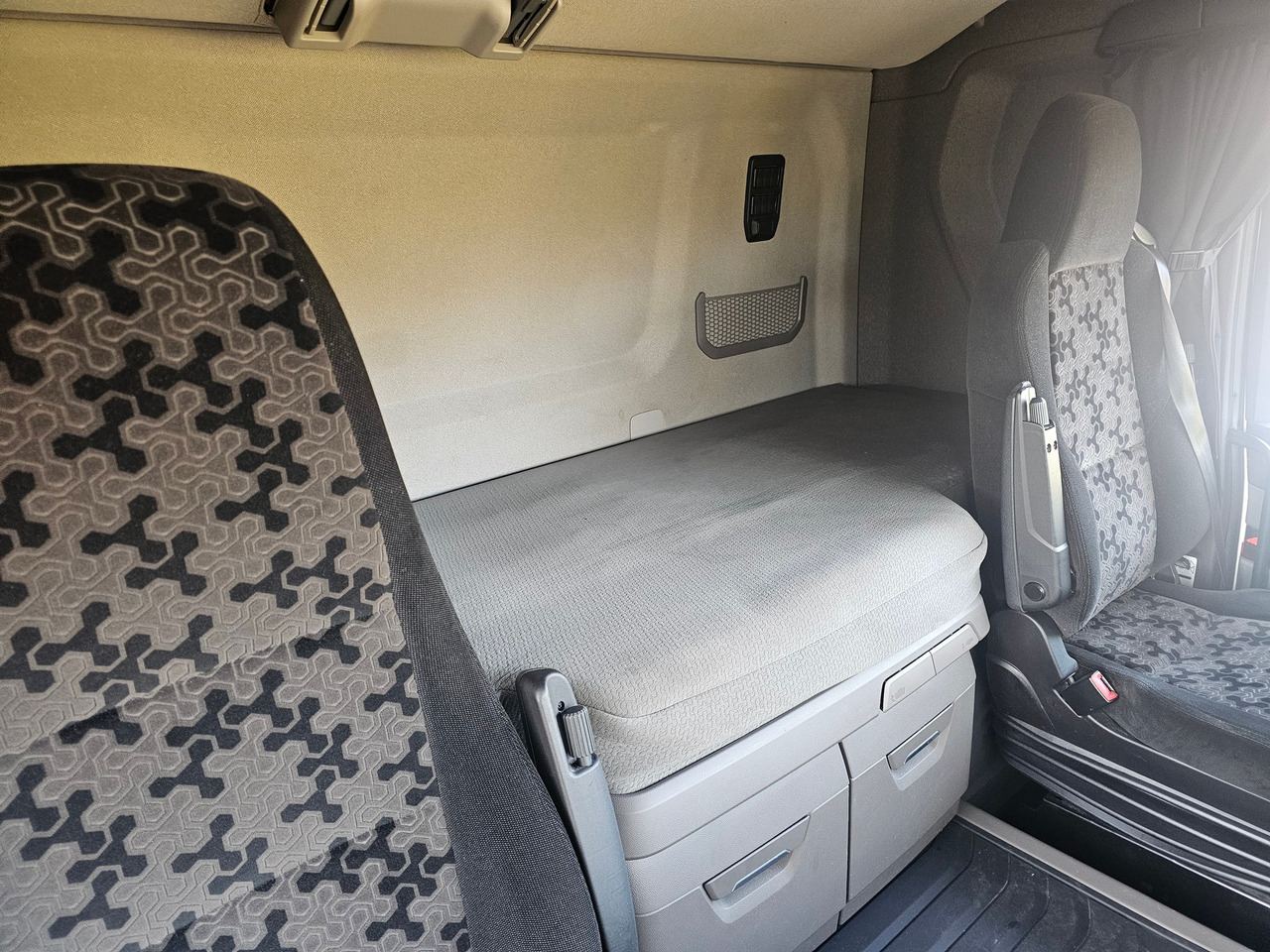 Tractor unit Scania R450 High NGS ( SCR Only ): picture 9 Tractor unit Scania R450 High NGS ( SCR Only ): picture 9