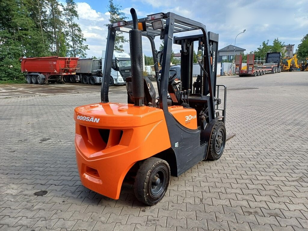 Doosan D30 GP PLUS - Diesel forklift: picture 4 Doosan D30 GP PLUS - Diesel forklift: picture 4