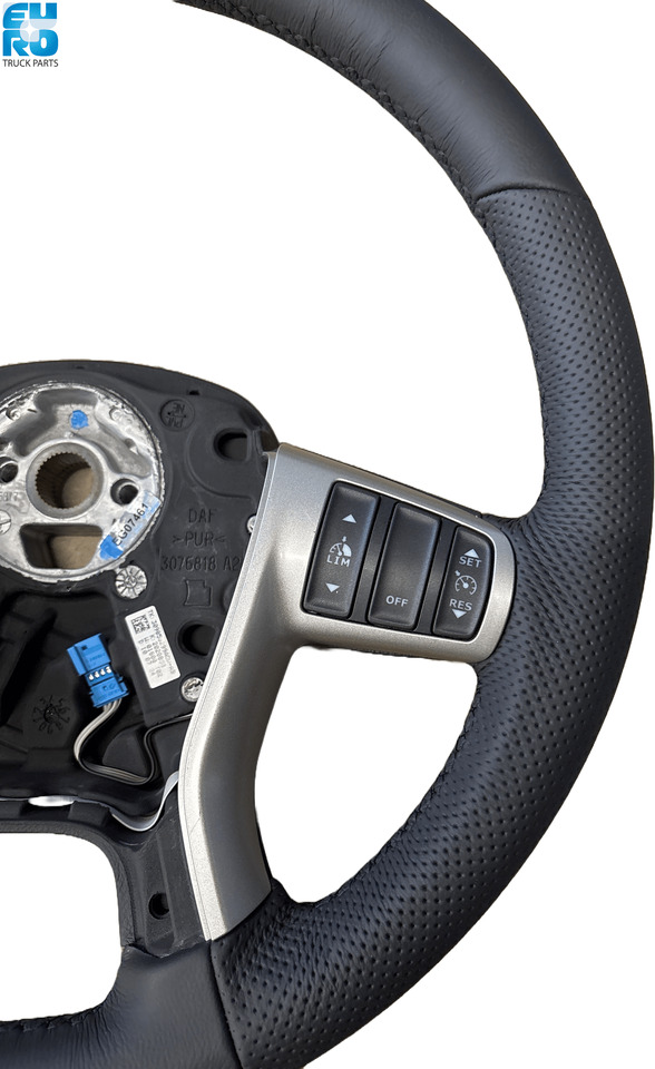 DAF STEERING WHEEL WITH 5 SWITCHES + DEPOSIT 2020858 - Steering wheel for Truck: picture 3 DAF STEERING WHEEL WITH 5 SWITCHES + DEPOSIT 2020858 - Steering wheel for Truck: picture 3