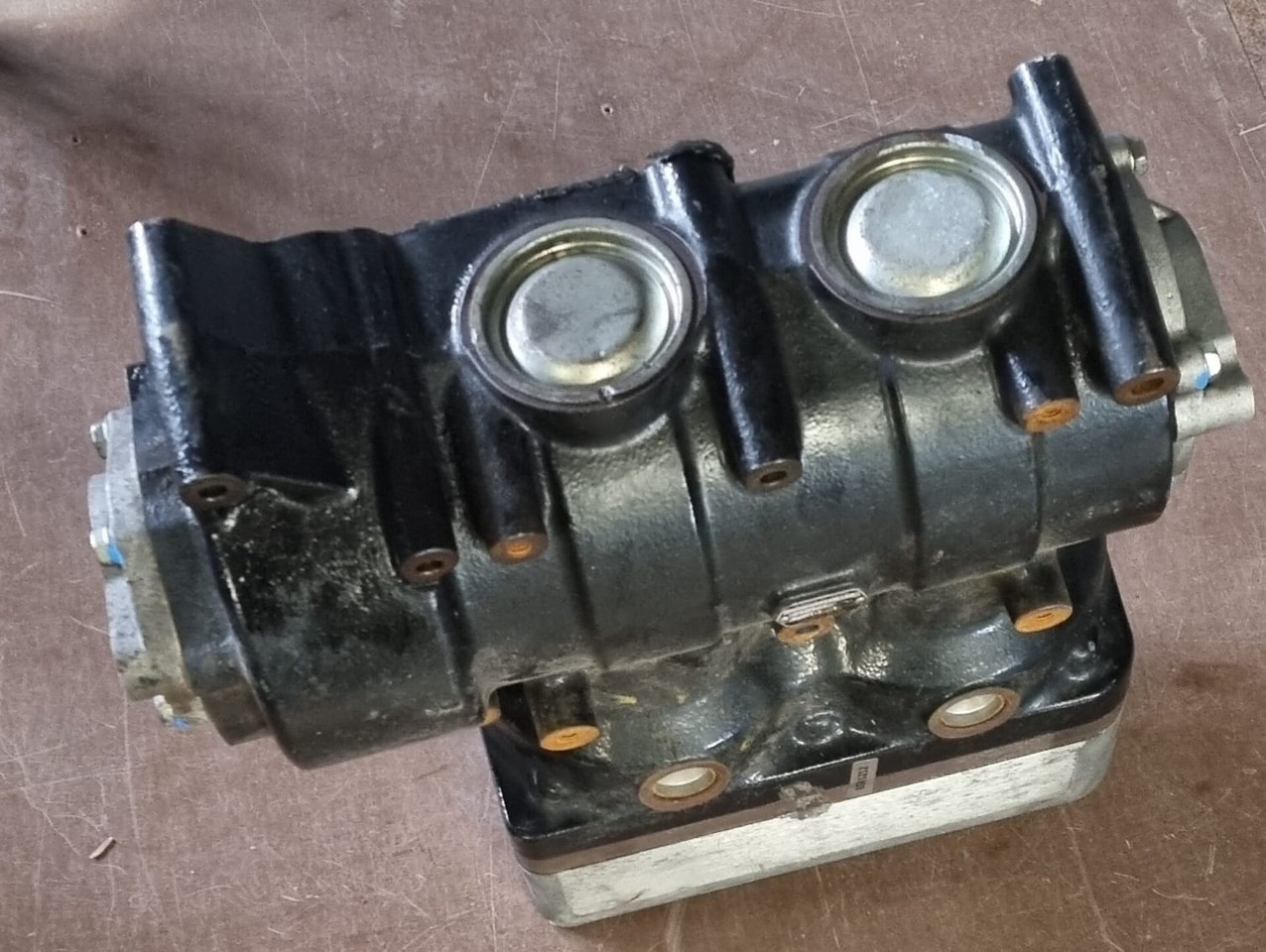 MAN TGS TGX E6 LUCHTCOMPRESSOR GERECONDITIONEERD + BORG | 51541007245 - Air brake compressor for Truck: picture 3 MAN TGS TGX E6 LUCHTCOMPRESSOR GERECONDITIONEERD + BORG | 51541007245 - Air brake compressor for Truck: picture 3