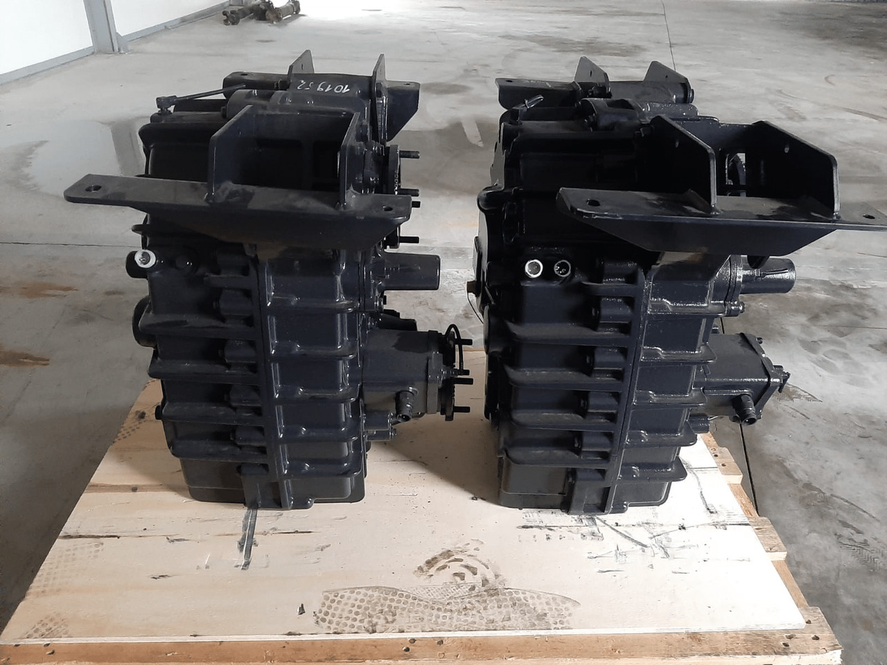 Man tussenbak nieuw - Transmission for Truck: picture 3 Man tussenbak nieuw - Transmission for Truck: picture 3