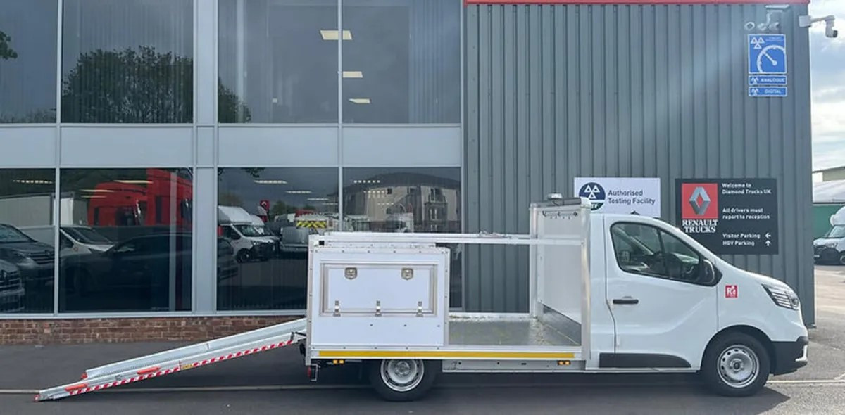 2024 Renault Trafic with Traffic Management Spec body - Commercial vehicle: picture 2 2024 Renault Trafic with Traffic Management Spec body - Commercial vehicle: picture 2