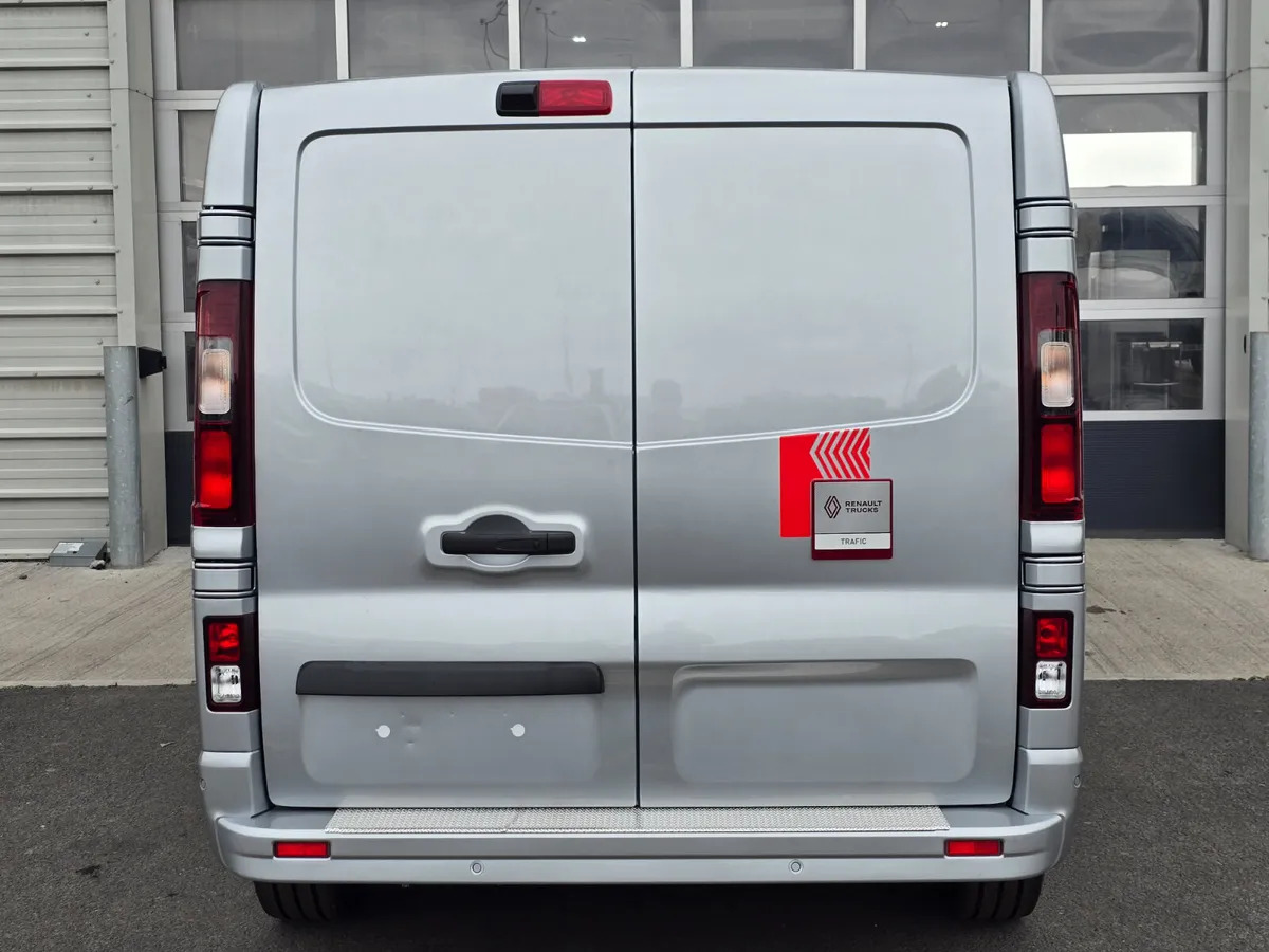 NEW Renault Trafic Exclusive 170BHP/150BHP Auto Highland Silver - Panel van: picture 3 NEW Renault Trafic Exclusive 170BHP/150BHP Auto Highland Silver - Panel van: picture 3