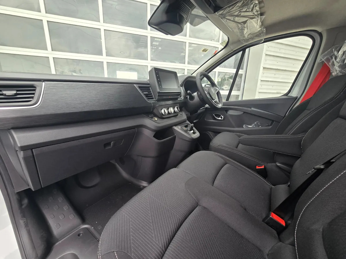 NEW Renault Trafic Exclusive 170BHP/150BHP Auto White - Panel van: picture 2 NEW Renault Trafic Exclusive 170BHP/150BHP Auto White - Panel van: picture 2