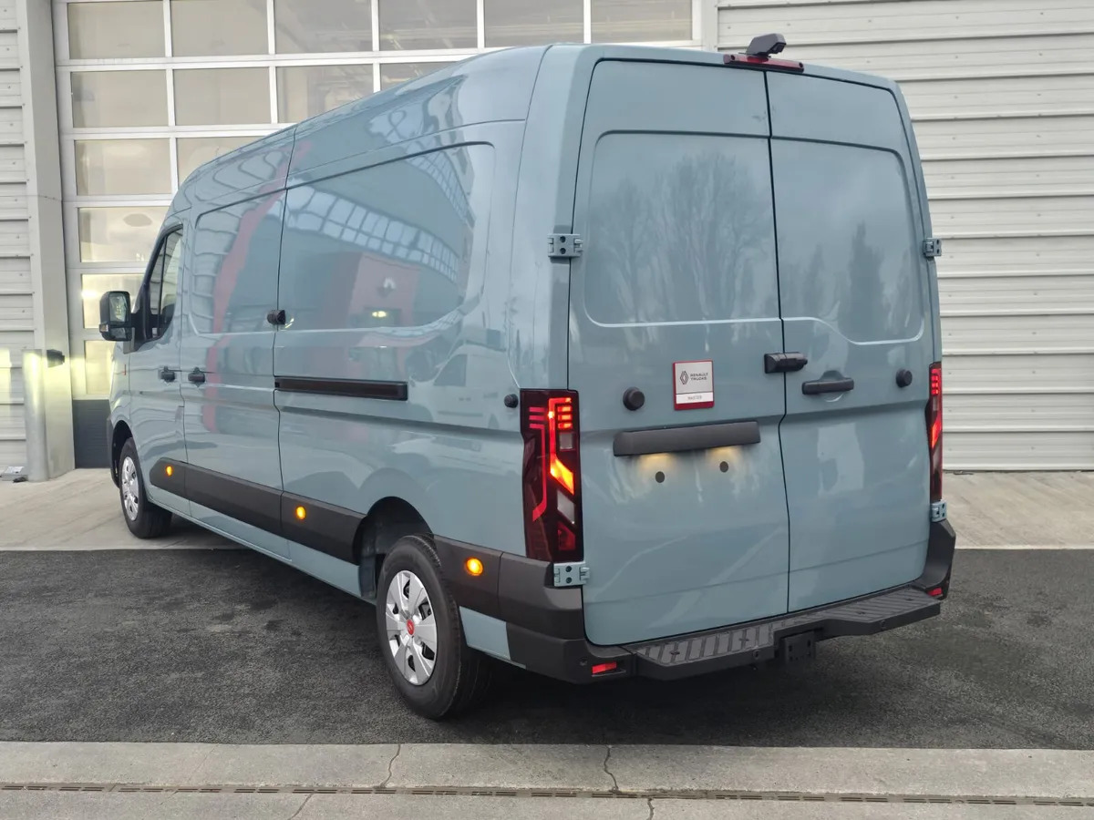 New Master Red Edition L3H2 170BHP Auto – Agave Green - Panel van: picture 2 New Master Red Edition L3H2 170BHP Auto – Agave Green - Panel van: picture 2