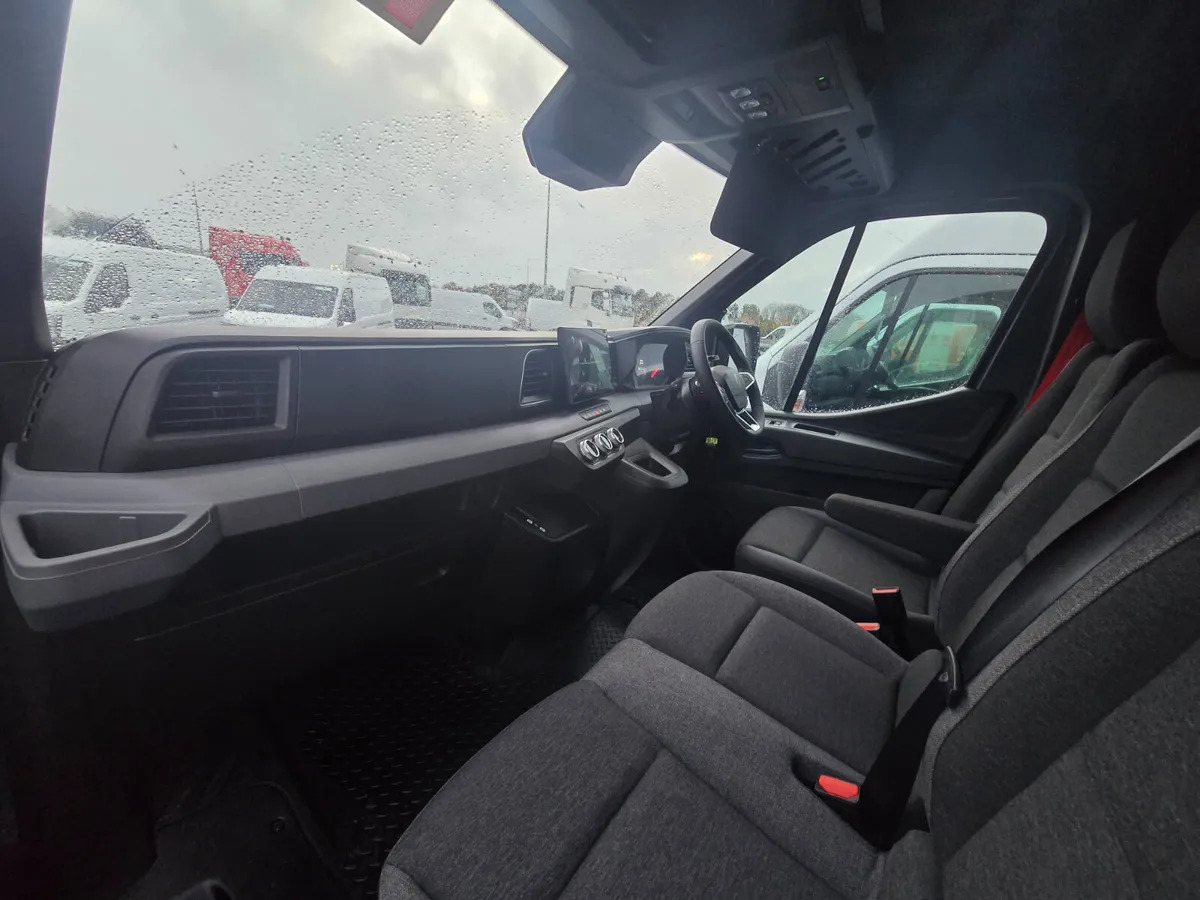 New Master Red Edition L3H2 170BHP Auto – Black Metallic - Panel van: picture 2 New Master Red Edition L3H2 170BHP Auto – Black Metallic - Panel van: picture 2