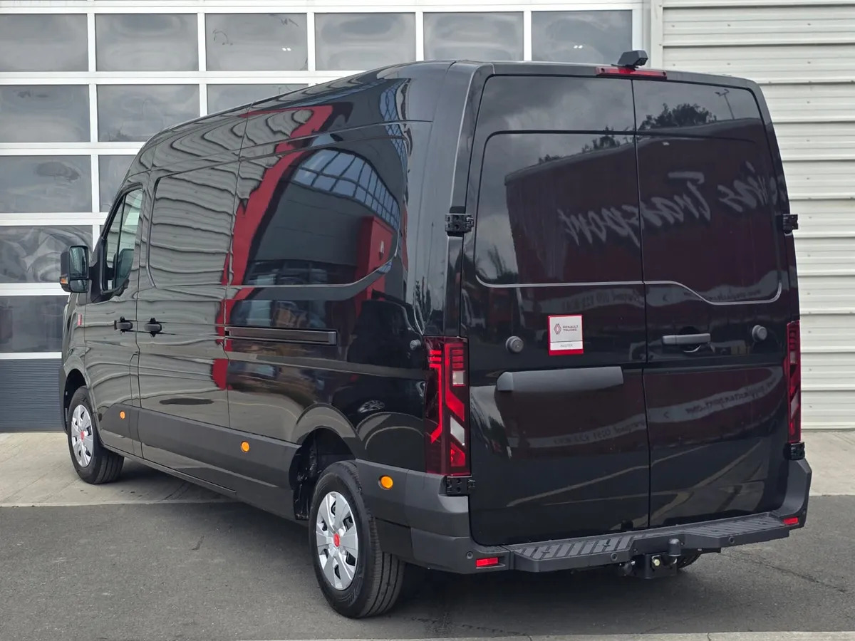 New Master Red Edition L3H2 170BHP Auto – Black Metallic - Panel van: picture 5 New Master Red Edition L3H2 170BHP Auto – Black Metallic - Panel van: picture 5