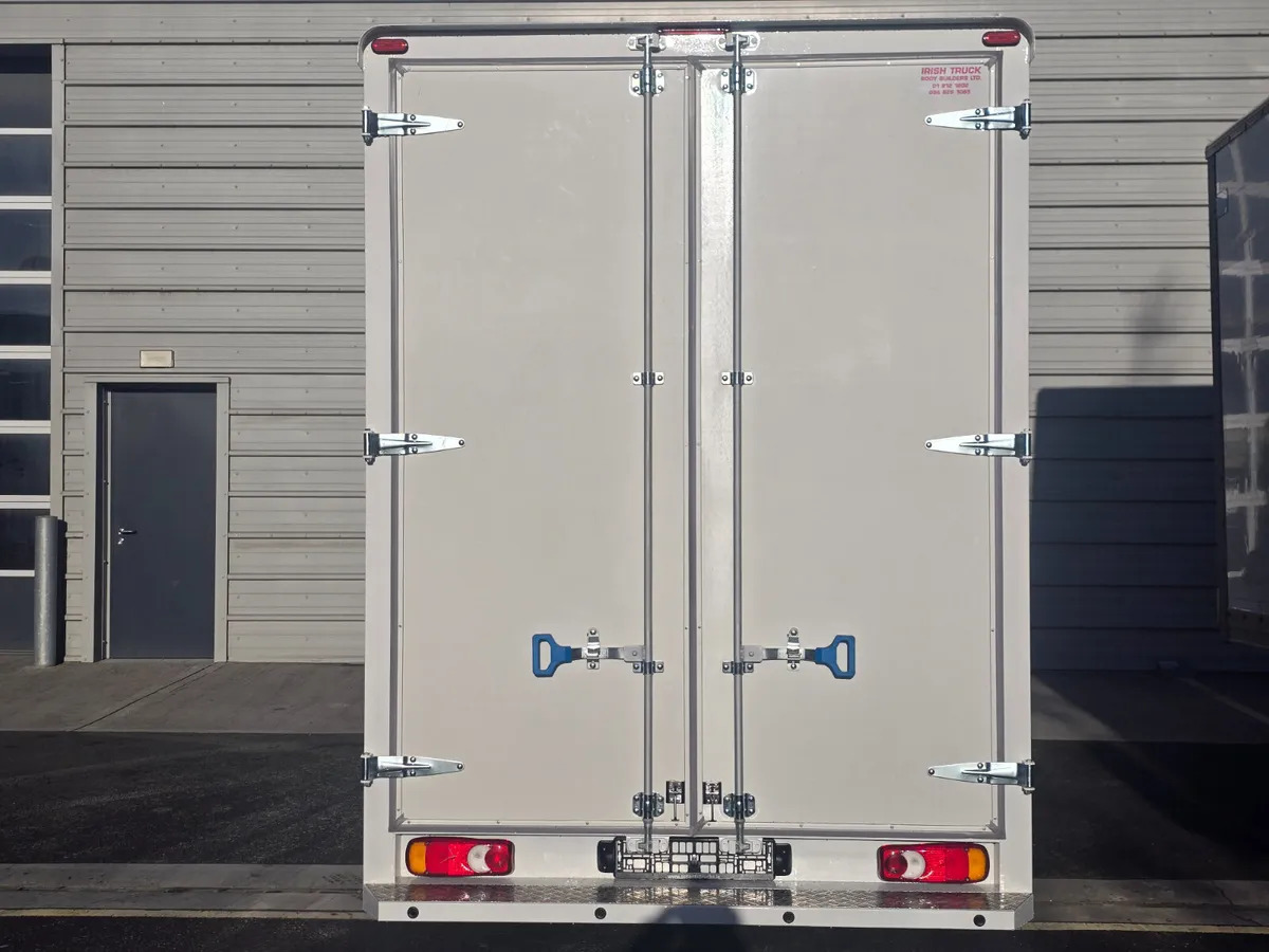 New Renault Master Platform Cab 4.5 x 2.5 - Closed box van: picture 3 New Renault Master Platform Cab 4.5 x 2.5 - Closed box van: picture 3