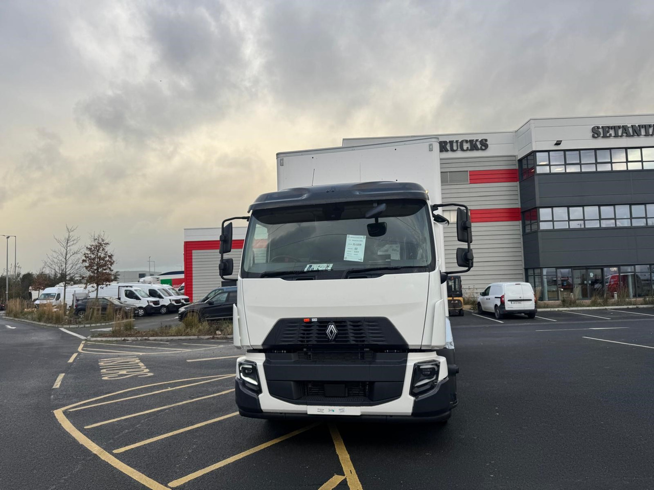 Renault Trucks D 18 Wide 4×2 with Chereau Body - Box truck: picture 2 Renault Trucks D 18 Wide 4×2 with Chereau Body - Box truck: picture 2